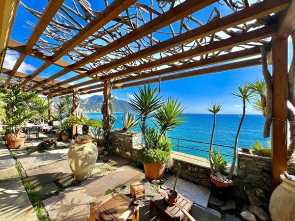 casa indipendente in vendita a Recco in zona Polanesi