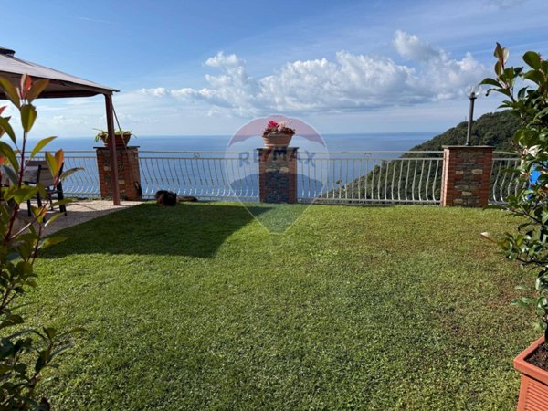casa indipendente in vendita a Recco in zona Megli