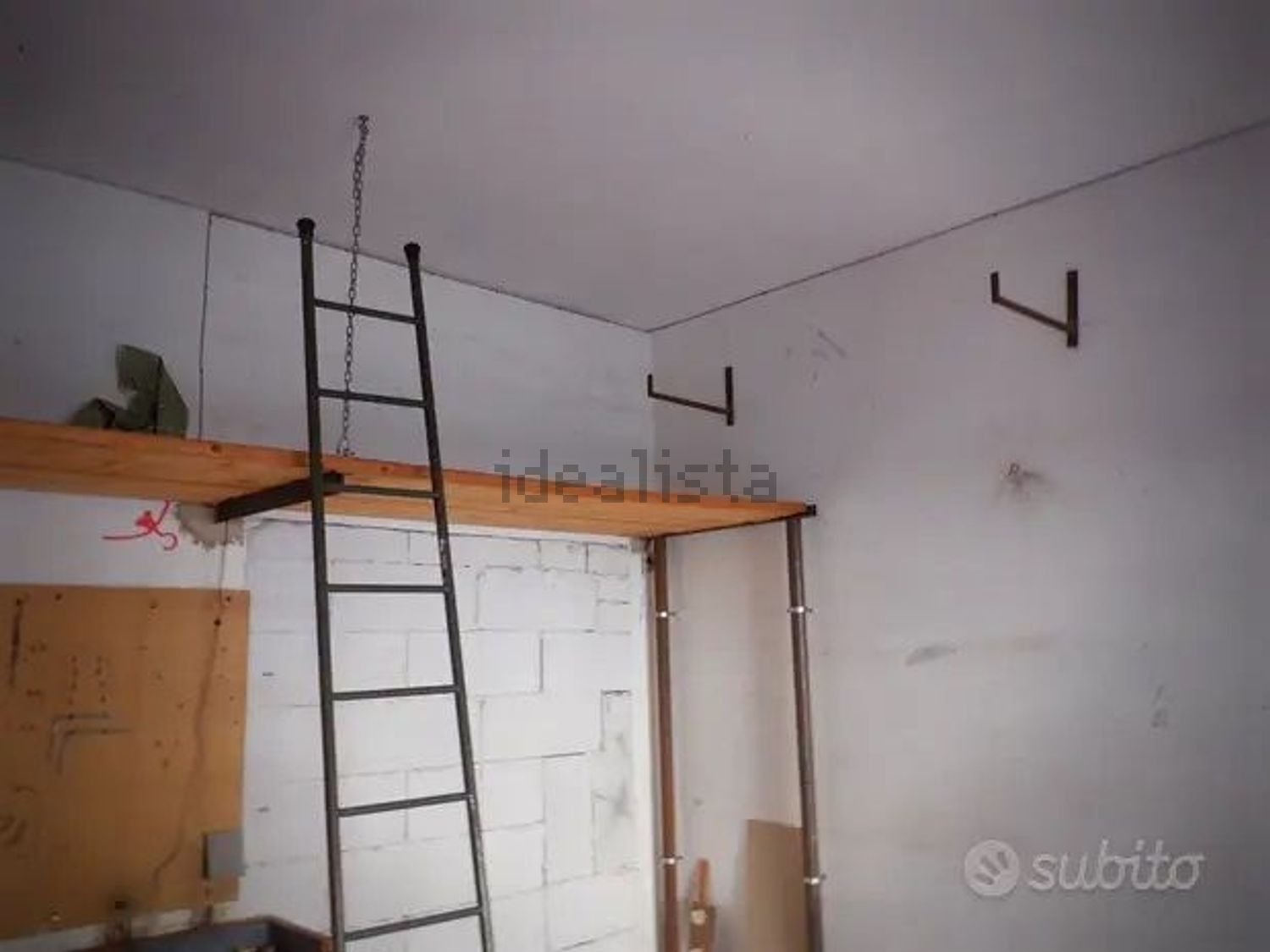 locale di sgombero in vendita a Recco