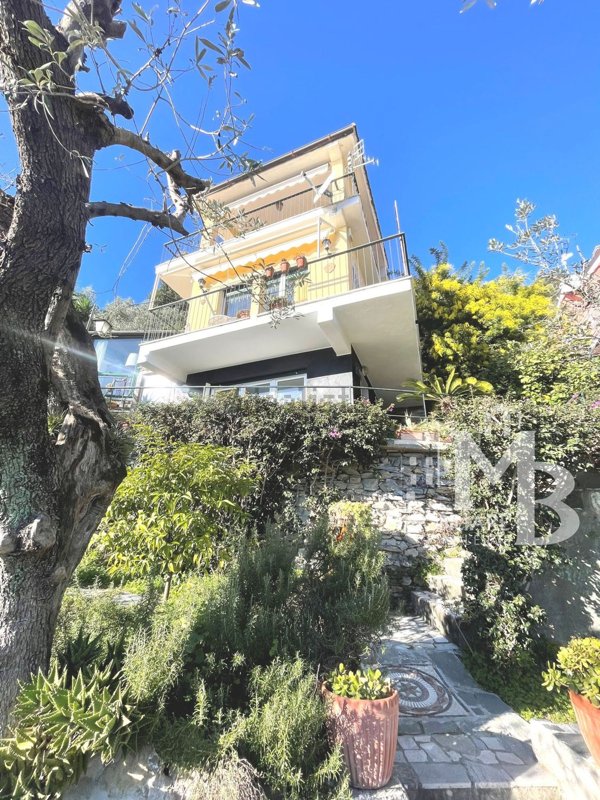 pentavano in vendita a Recco in zona Megli