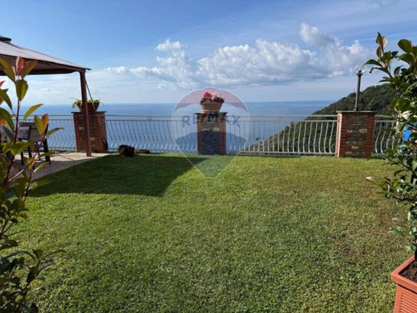 casa indipendente in vendita a Recco in zona Megli