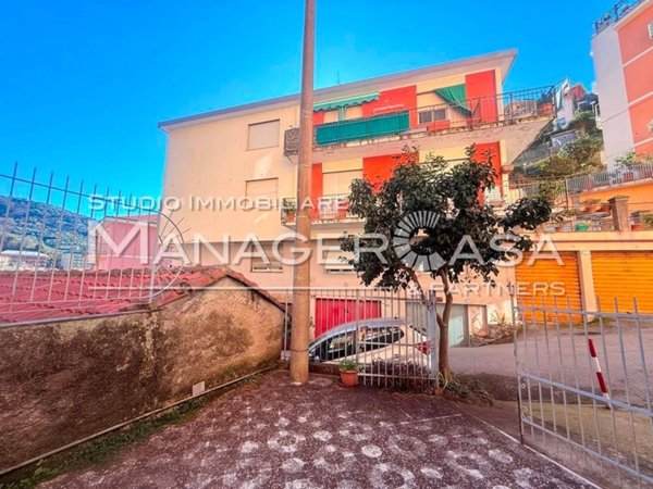 locale commerciale in vendita a Recco