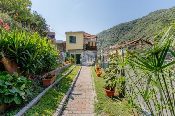 casa indipendente in vendita a Recco in zona San Rocco