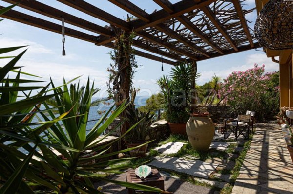 casa indipendente in vendita a Recco in zona Megli