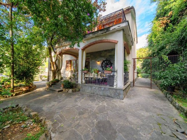 casa indipendente in vendita a Recco in zona Megli
