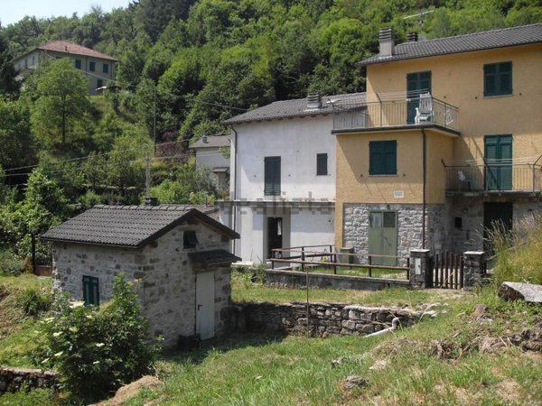 casa indipendente in vendita a Rezzoaglio in zona Piano