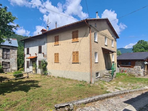 casa indipendente in vendita a Rezzoaglio in zona Piano