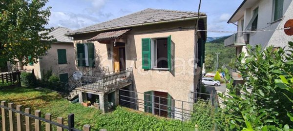 casa indipendente in vendita a Rezzoaglio in zona Piano