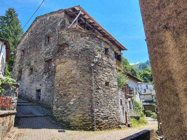 casa indipendente in vendita a Rezzoaglio in zona Piano