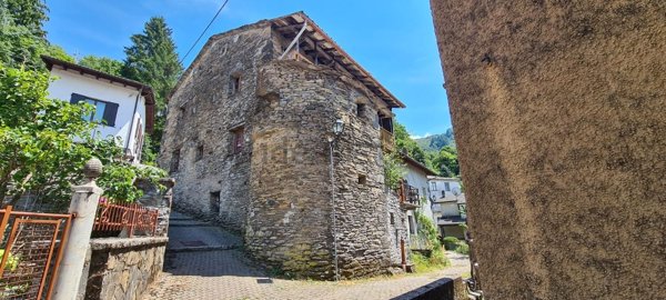casa indipendente in vendita a Rezzoaglio in zona Piano