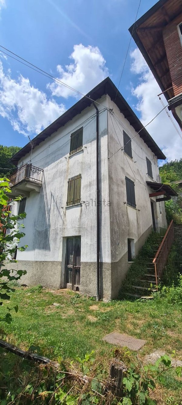 esavano in vendita a Rezzoaglio