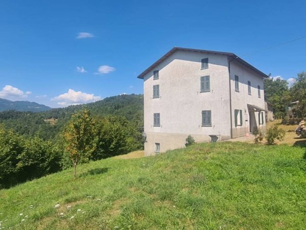 casa indipendente in vendita a Rezzoaglio in zona Piano