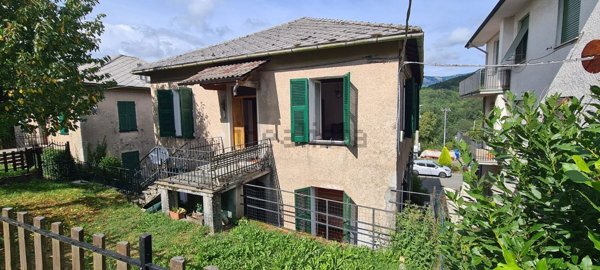casa indipendente in vendita a Rezzoaglio in zona Piano