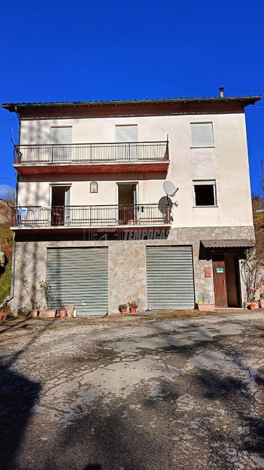 appartamento in vendita a Rezzoaglio in zona Brignole