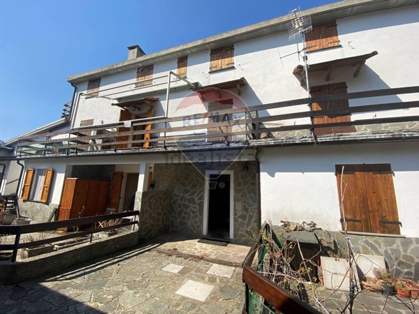 casa semindipendente in vendita a Rezzoaglio