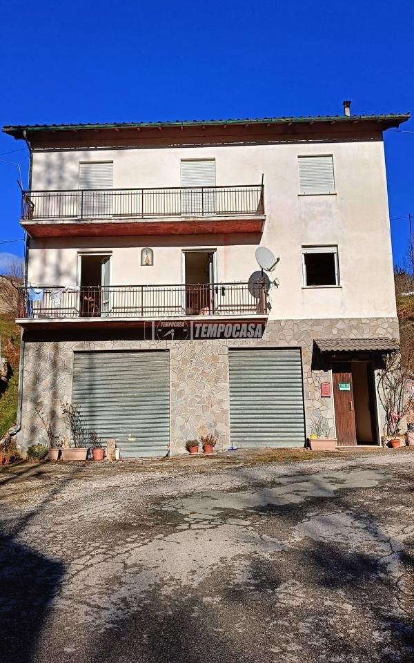 appartamento in vendita a Rezzoaglio in zona Brignole