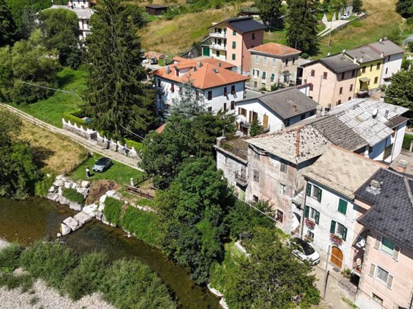 casa indipendente in vendita a Rezzoaglio in zona Cabanne