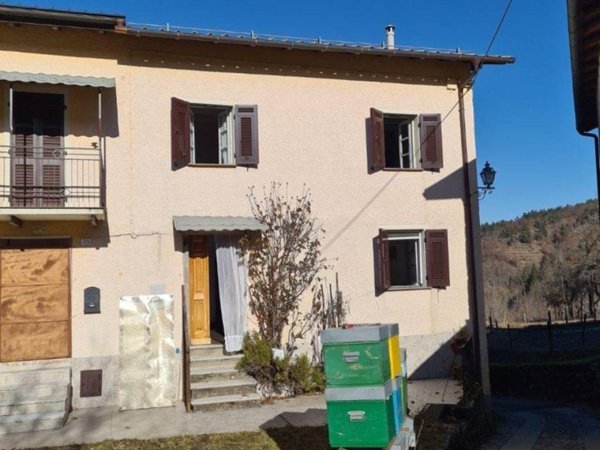 casa indipendente in vendita a Rezzoaglio in zona Piano