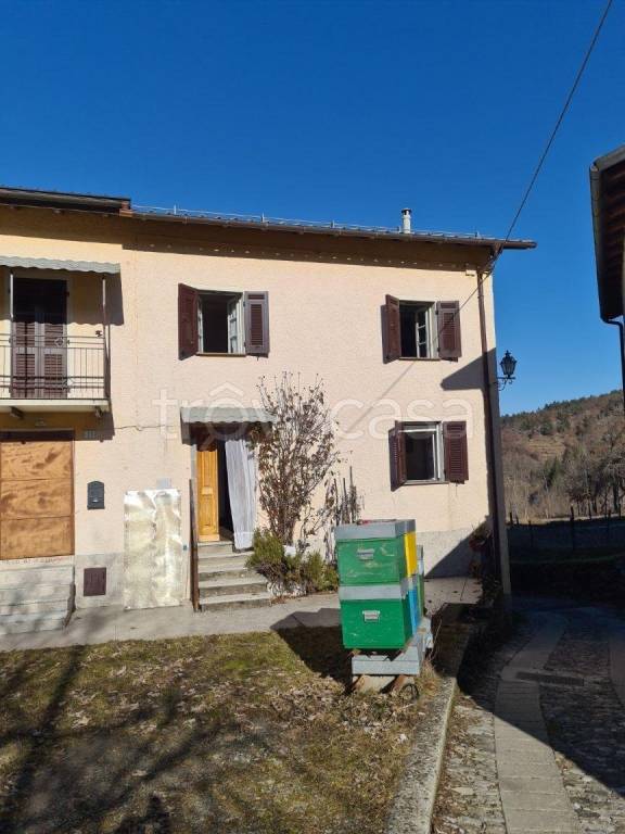 casa indipendente in vendita a Rezzoaglio in zona Piano