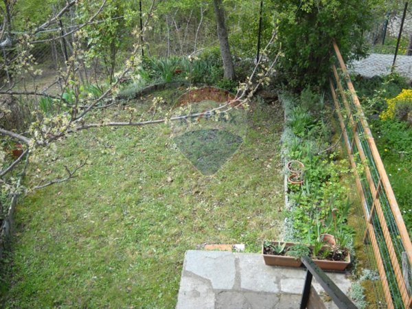 appartamento in vendita a Rezzoaglio in zona Piano