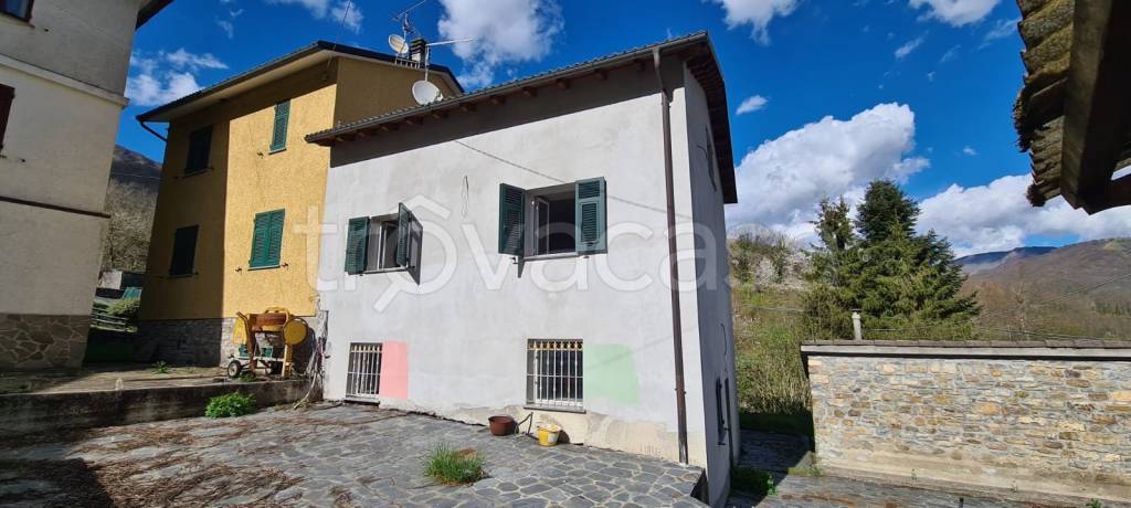 casa indipendente in vendita a Rezzoaglio in zona Piano