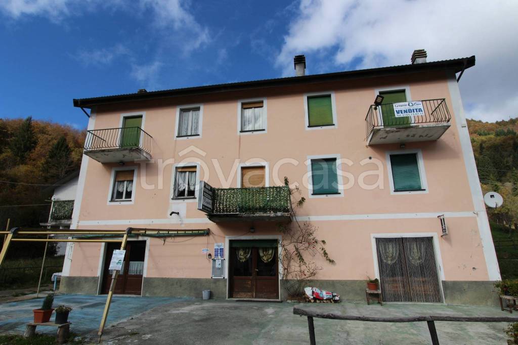 appartamento in vendita a Rezzoaglio in zona Brugnoni