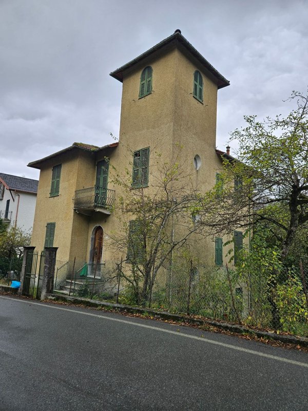 casa indipendente in vendita a Rezzoaglio