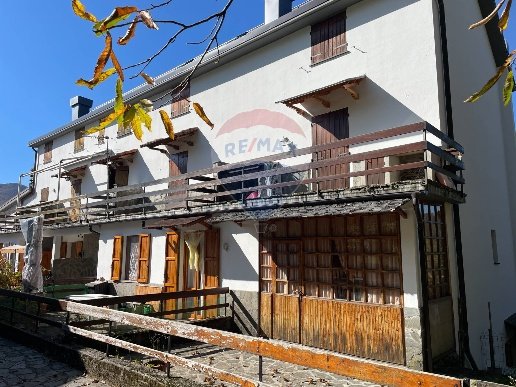 appartamento in vendita a Rezzoaglio in zona Piano