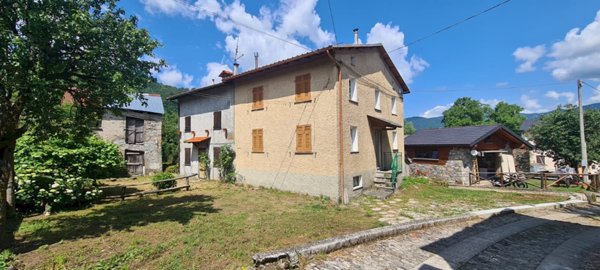 casa indipendente in vendita a Rezzoaglio in zona Piano