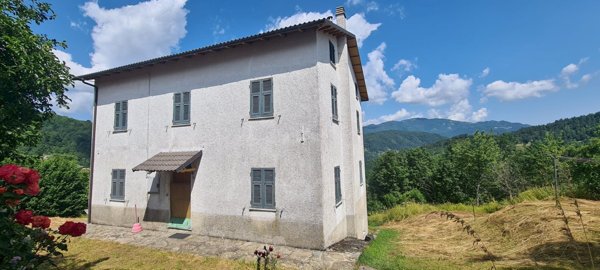 casa indipendente in vendita a Rezzoaglio in zona Piano