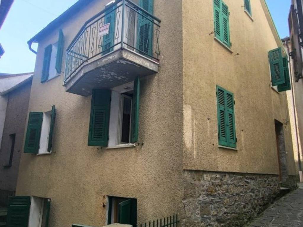 casa indipendente in vendita a Rezzoaglio in zona Piano