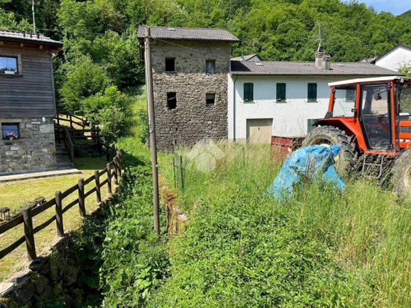 casa semindipendente in vendita a Rezzoaglio