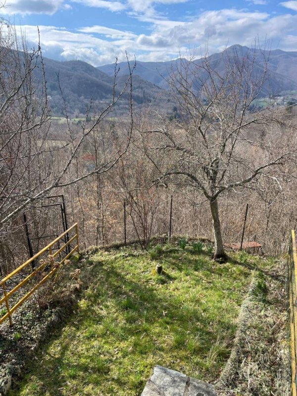 appartamento in vendita a Rezzoaglio in zona Piano