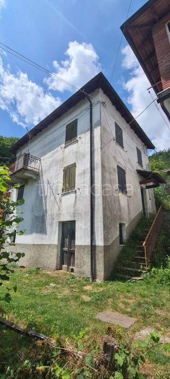 casa indipendente in vendita a Rezzoaglio in zona Piano