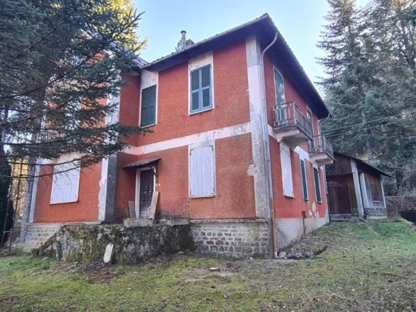 casa indipendente in vendita a Rezzoaglio in zona Piano