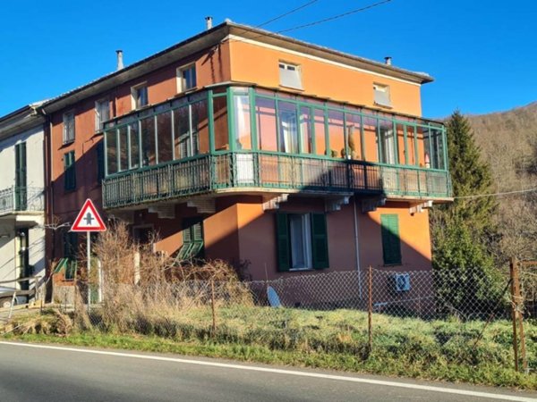 casa indipendente in vendita a Rezzoaglio in zona Cabanne