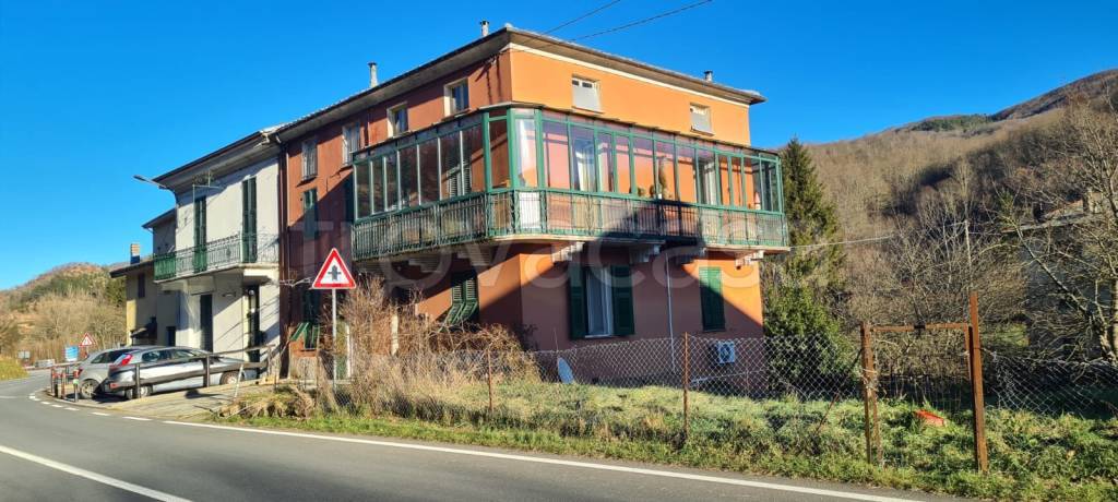 casa indipendente in vendita a Rezzoaglio in zona Cabanne