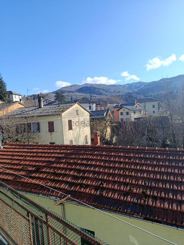 casa indipendente in vendita a Rezzoaglio in zona Piano