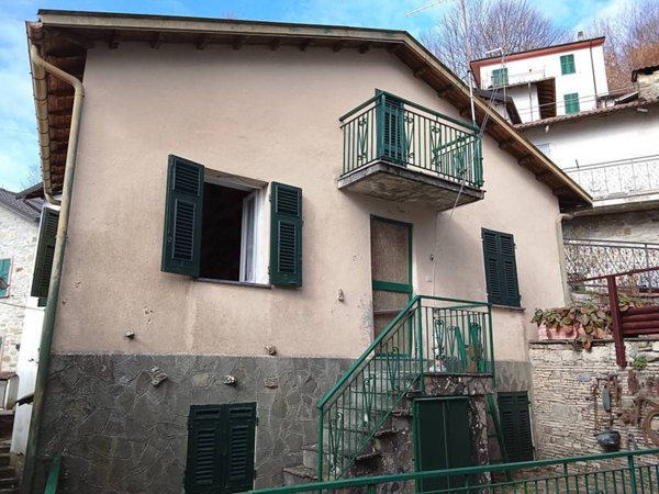 casa indipendente in vendita a Rezzoaglio in zona Piano