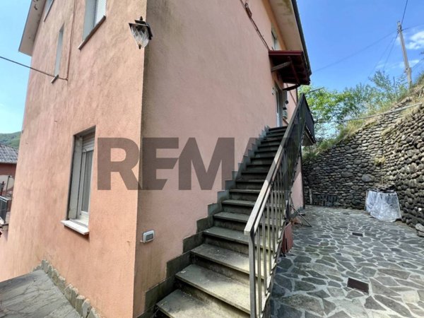 appartamento in vendita a Rezzoaglio in zona Cabanne