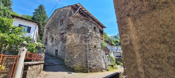 casa indipendente in vendita a Rezzoaglio in zona Cabanne