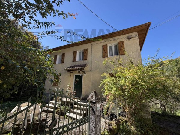 casa indipendente in vendita a Rezzoaglio in zona Molini
