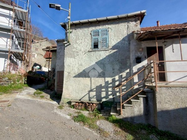 casa semindipendente in vendita a Ronco Scrivia in zona Cipollina