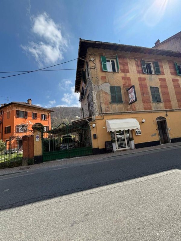 locale commerciale in vendita a Ronco Scrivia in zona Borgo Fornari