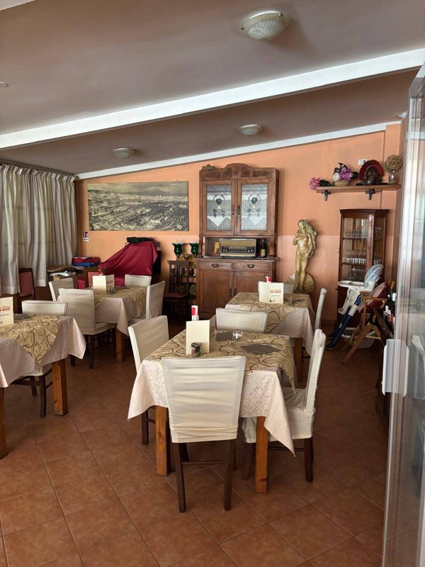 locale commerciale in vendita a Ronco Scrivia in zona Borgo Fornari