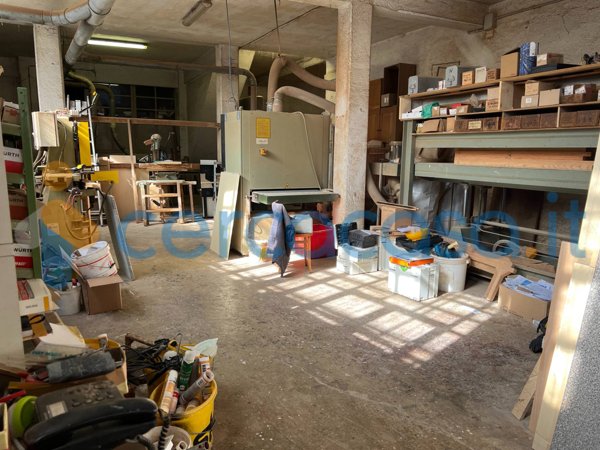 locale commerciale in vendita a Ronco Scrivia