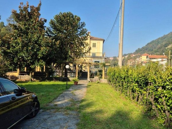 casa indipendente in vendita a Ronco Scrivia in zona Borgo Fornari