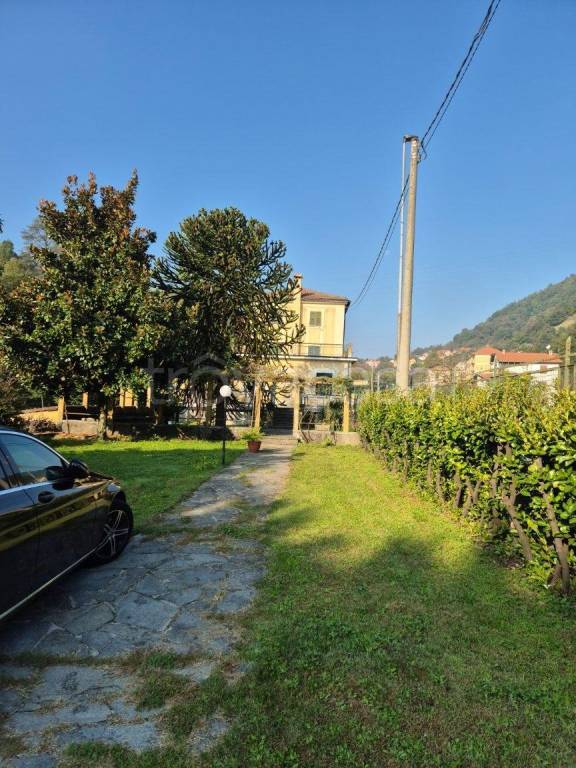 casa indipendente in vendita a Ronco Scrivia in zona Borgo Fornari