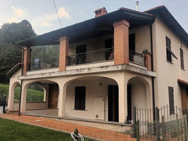casa indipendente in vendita a Ronco Scrivia in zona Borgo Fornari