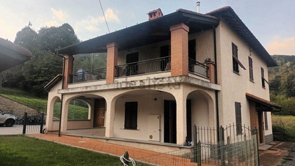 casa indipendente in vendita a Ronco Scrivia in zona Borgo Fornari
